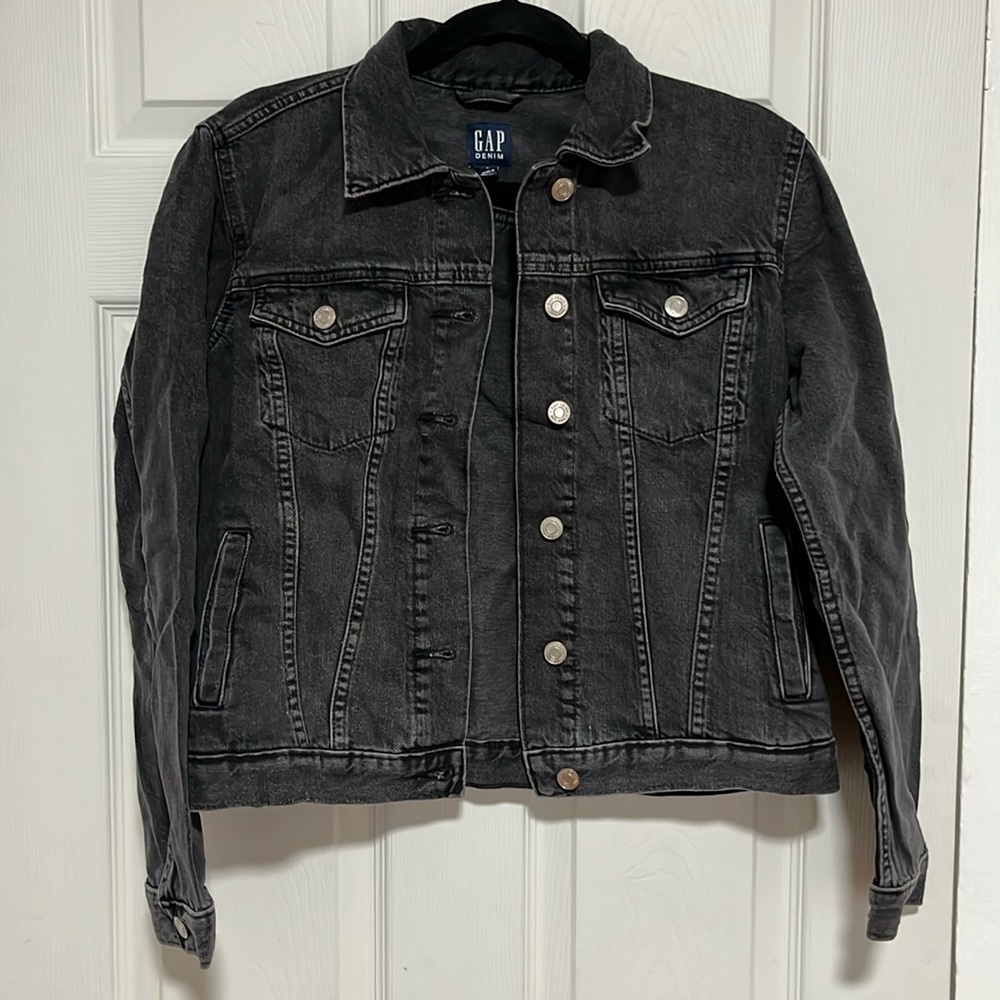 Gap black wash denim jacket, size L. NWT.